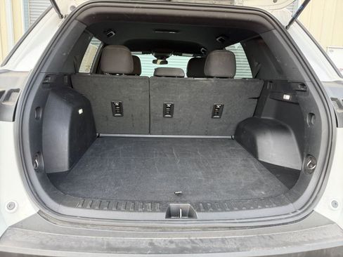 Used 2025 Chevrolet Equinox LT image 32