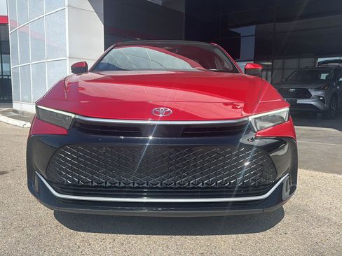 Used 2023 Toyota Crown Limited image 10