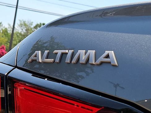 Used 2025 Nissan Altima 2.5 SV FWD image 30