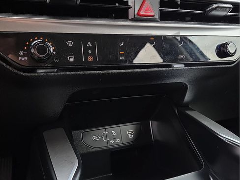Used 2025 Kia Sorento LX FWD image 17