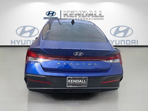 Used 2024 Hyundai Elantra SE FWD image 5
