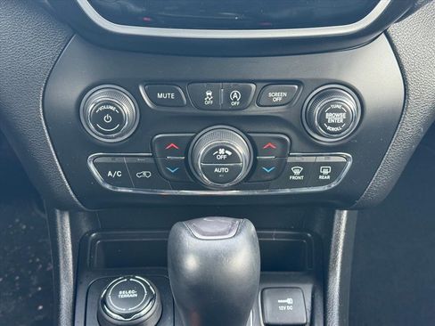 Used 2021 Jeep Cherokee Limited w/ Elite Package image 18