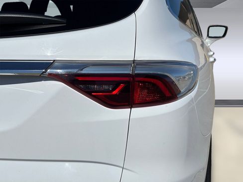 Used 2022 Buick Enclave Essence image 13