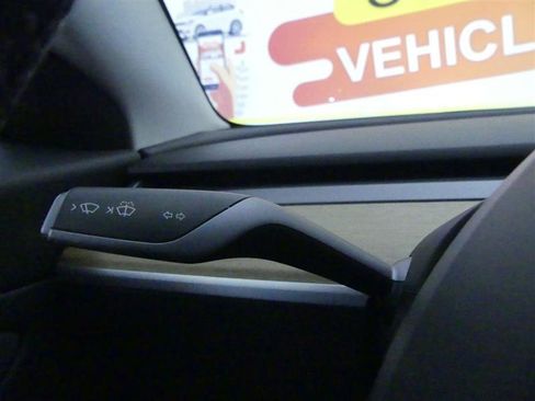 Used 2019 Tesla Model 3 Standard Range Plus image 16