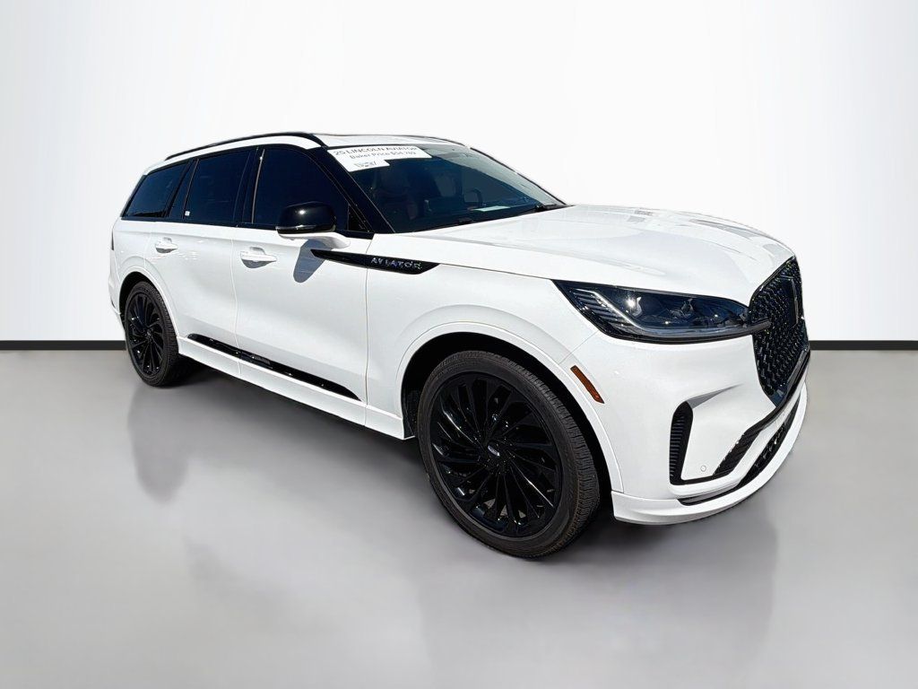 Used 2025 Lincoln Aviator Reserve w/ Luxury Package RWD image 3