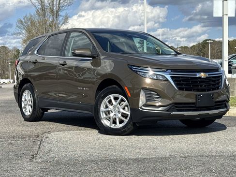 Used 2024 Chevrolet Equinox LT image 2