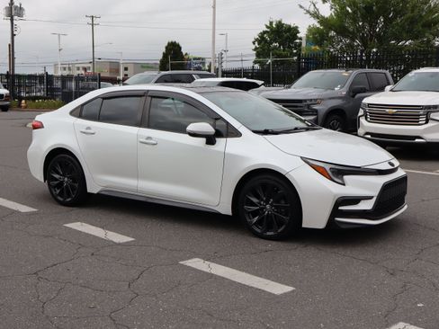 Used 2023 Toyota Corolla XSE FWD image 2
