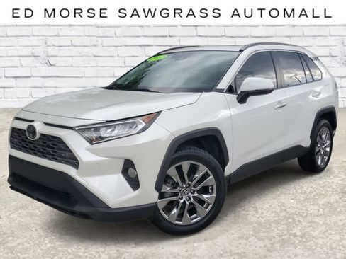 Used 2020 Toyota RAV4 Limited FWD image 1