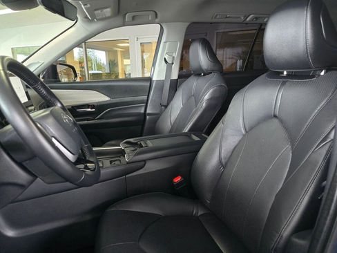 Used 2024 Toyota Grand Highlander AWD image 22