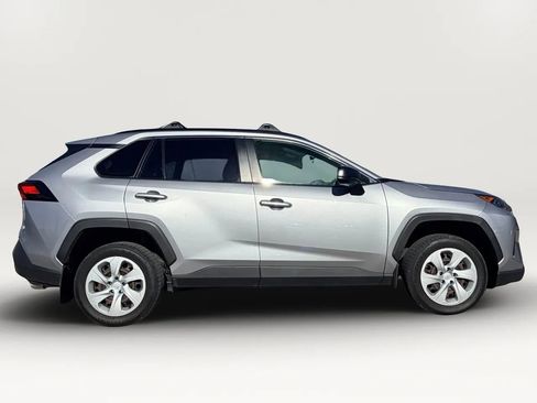 Used 2019 Toyota RAV4 LE image 7