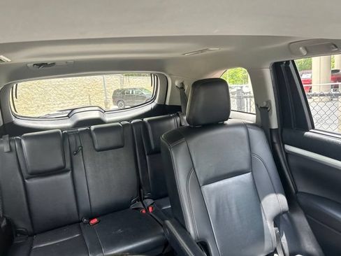 Used 2019 Toyota Highlander XLE AWD/4WD image 11