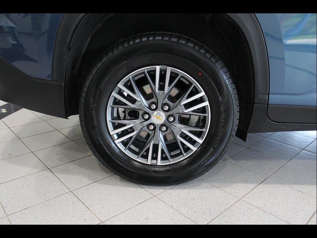 Used 2024 Chevrolet Traverse LS FWD image 11