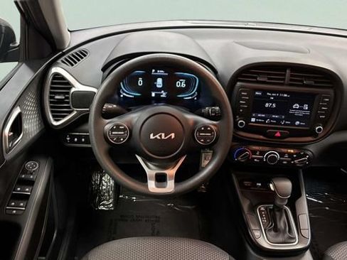 Used 2025 Kia Soul LX w/ LX Technology Package FWD image 13