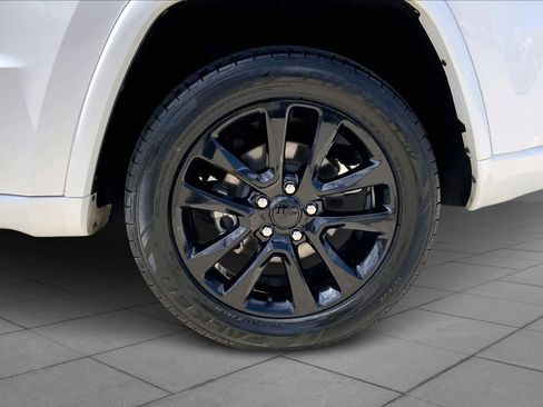 Used 2020 Jeep Grand Cherokee Altitude image 10