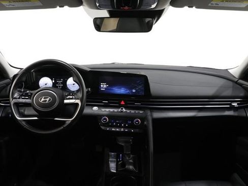 Used 2025 Hyundai Elantra Limited FWD image 12