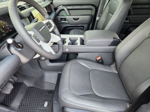 New 2025 Land Rover Defender 110 X-Dynamic SE AWD/4WD image 9