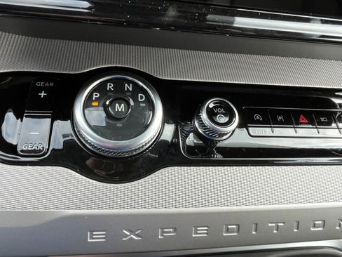 New 2025 Ford Expedition Active image 11