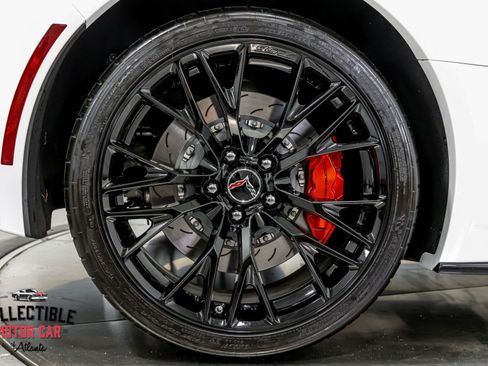 Used 2015 Chevrolet Corvette Z06 w/ 3LZ Preferred Equipment Group RWD image 65