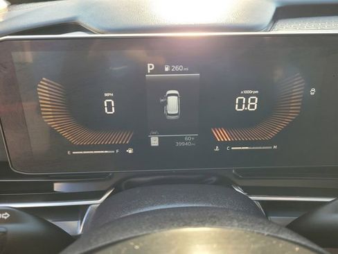 Used 2025 Kia Carnival FWD image 21