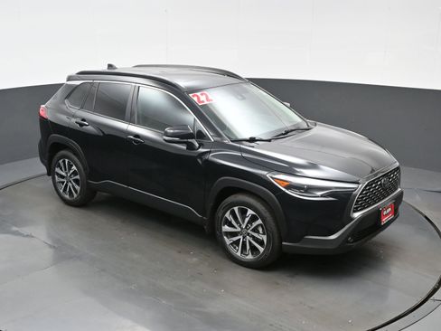 Used 2022 Toyota Corolla Cross XLE w/ Convenience Package image 35