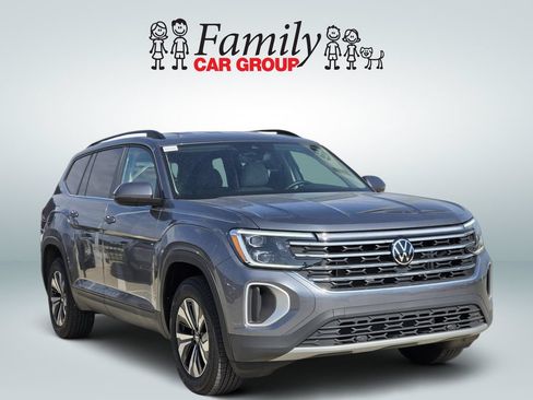 Used 2025 Volkswagen Atlas SE FWD image 2