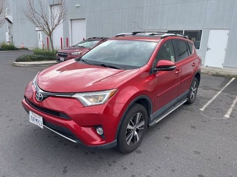 Used 2016 Toyota RAV4 XLE image 1