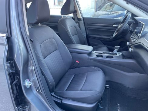 Used 2025 Nissan Altima 2.5 SV image 35