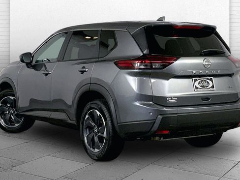 Used 2025 Nissan Rogue SV AWD/4WD image 11