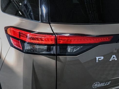 Used 2024 Nissan Pathfinder Platinum w/ Cargo Package image 17