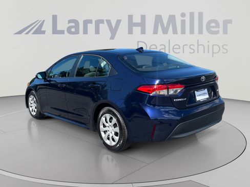 Used 2025 Toyota Corolla LE FWD image 3
