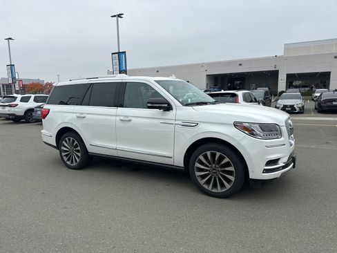 Used 2020 Lincoln Navigator Reserve image 2