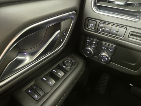 Certified 2023 GMC Yukon SLT w/ LPO, Floor Liner Package AWD/4WD image 31