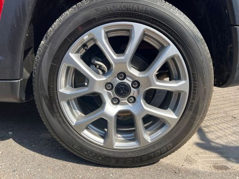 Used 2025 Jeep Compass Limited image 32