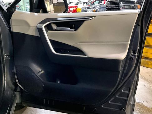 Used 2019 Toyota RAV4 XLE w/ Convenience Package image 23