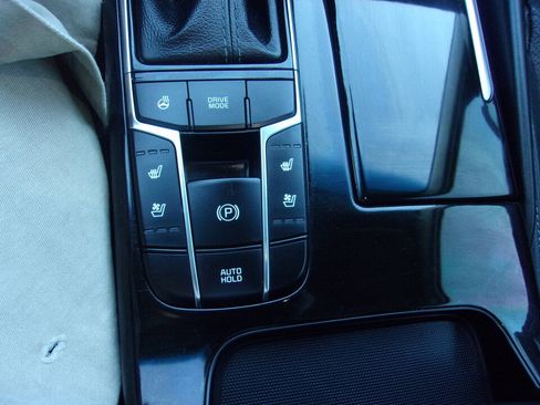 Used 2018 Kia Cadenza Technology image 18