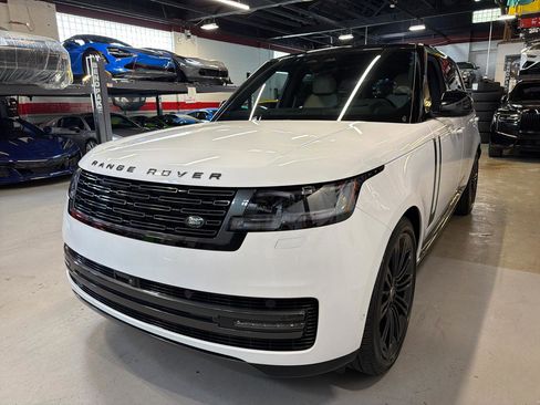Used 2025 Land Rover Range Rover Long Wheelbase SE AWD/4WD image 11
