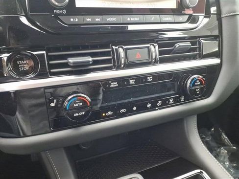 New 2025 Nissan Pathfinder SV image 12