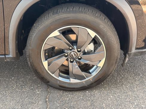 Used 2025 Nissan Rogue SV AWD/4WD image 10