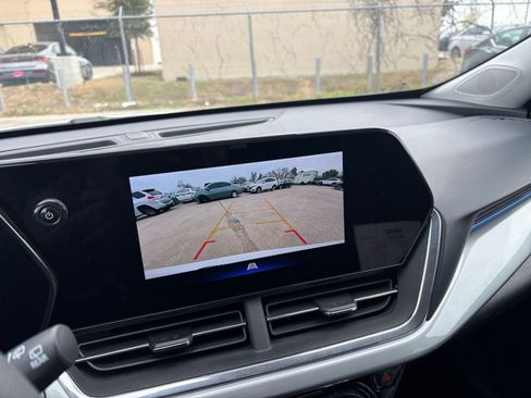 Used 2025 Chevrolet Trax LT image 22
