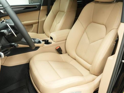 New 2026 Porsche Macan AWD/4WD image 5