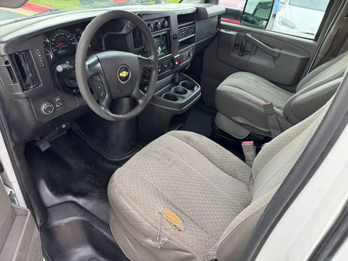 Used 2016 Chevrolet Express 4500 RWD image 14
