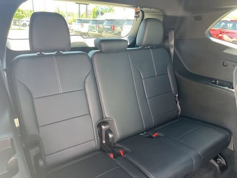 Used 2026 GMC Acadia Elevation w/ Elevation Premium Package FWD image 38
