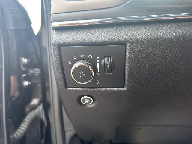Used 2019 Jeep Grand Cherokee Limited w/ Luxury Group II AWD/4WD image 15