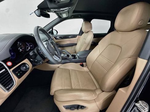 Certified 2023 Porsche Cayenne AWD/4WD image 5