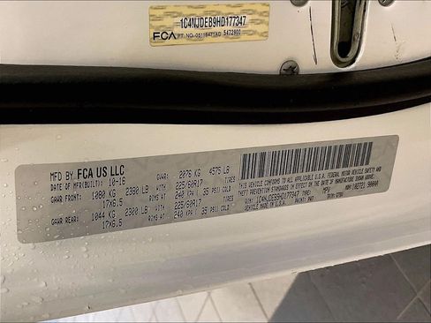Used 2017 Jeep Compass Latitude AWD/4WD image 34