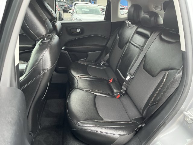 Used 2019 Jeep Compass Latitude AWD/4WD image 26