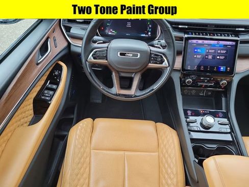 Used 2022 Jeep Grand Cherokee Summit w/ Luxury Tech Group V AWD/4WD image 9