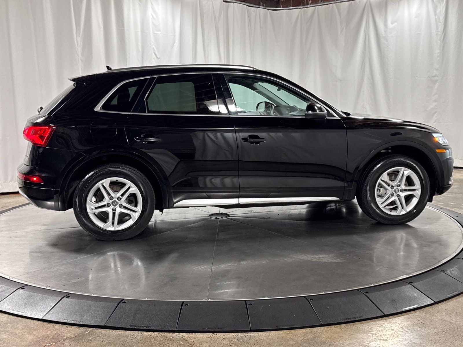 Used 2019 Audi Q5 2.0T Premium w/ Convenience Package AWD/4WD image 6
