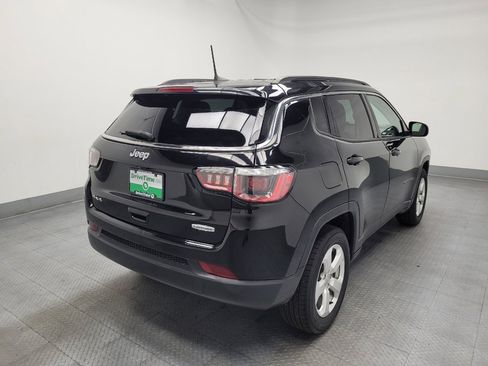 Used 2019 Jeep Compass Latitude w/ Cold Weather Group image 9
