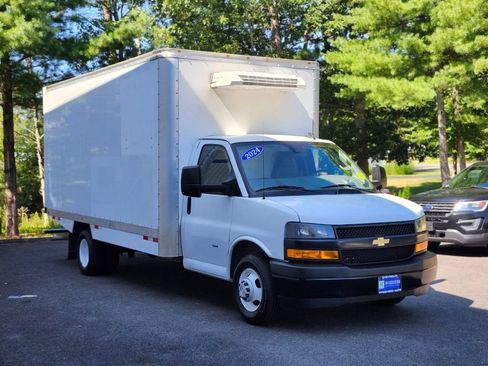 Used 2024 Chevrolet Express 3500 w/ Power Convenience Package RWD image 7